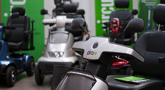 Verkaufsraum mit Elektromobilen
